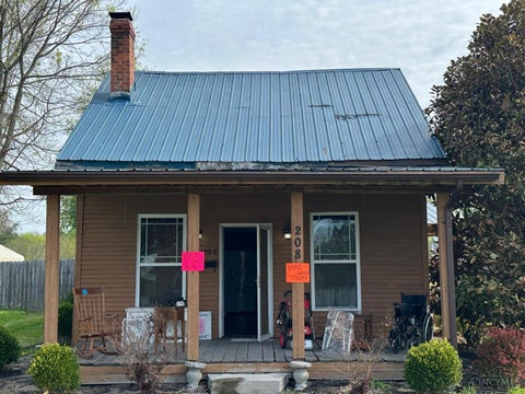 Homes For Sale - 208 Walnut Street<br/> Clermont County, Williamsburg, OH 45176
