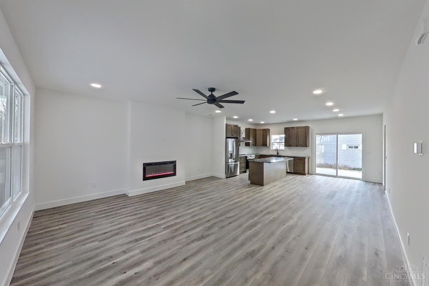 192 N Broadway Street