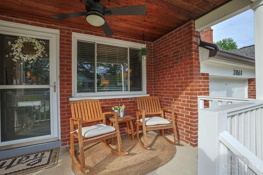 3861 Meadowlark Lane