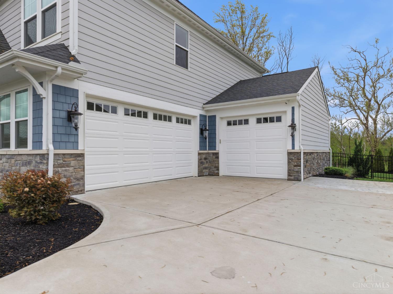 5677 Willow View Drive