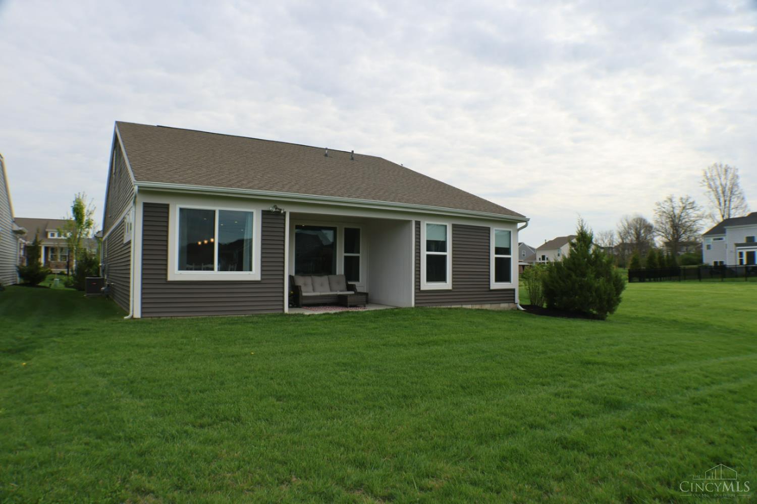 5121 Golfside Drive