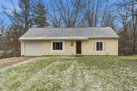 Photo of 1535 E Meadowbrook Drive, Goshen Township, OH 45140 (MLS # 1863605)