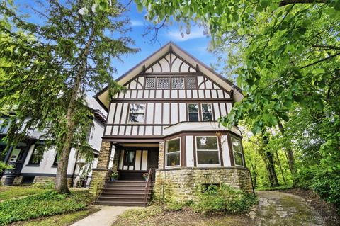 Photo of 621 Evanswood Place, Cincinnati, OH 45220 (MLS # 1877642)