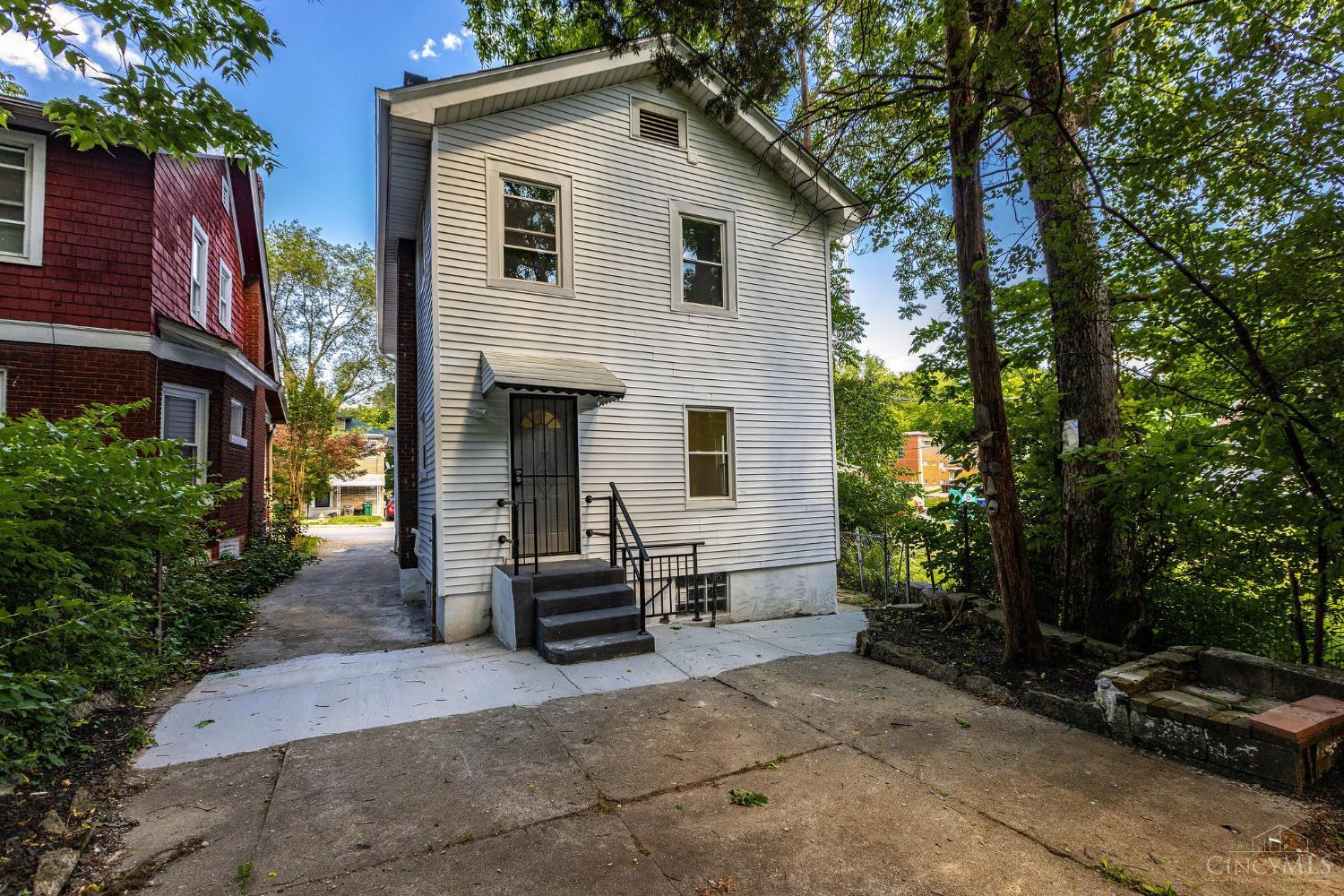 2011 Highland Avenue