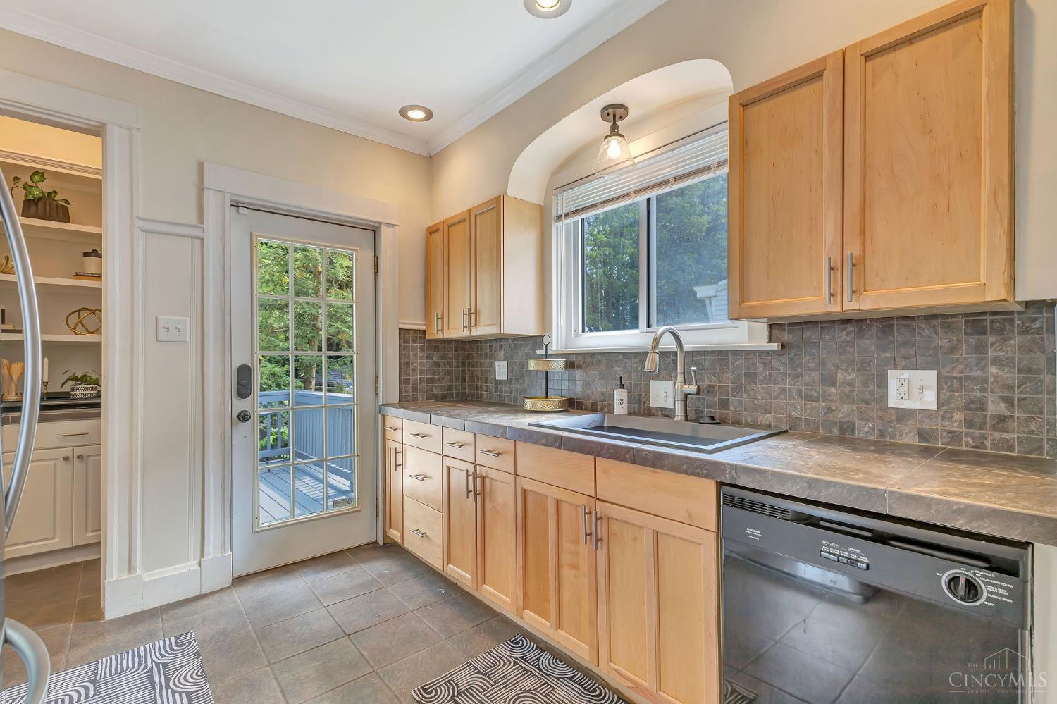 3734 Woodland