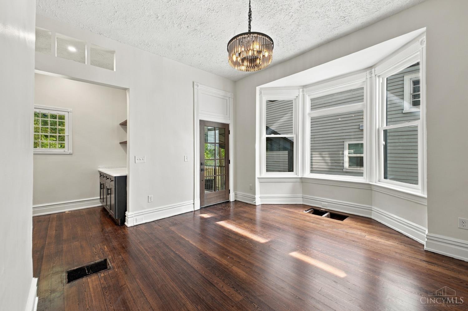 2216 Kemper Lane