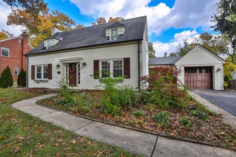 Photo of 1776 Wilaray Terrace, Cincinnati, OH 45230 (MLS # 1860738)