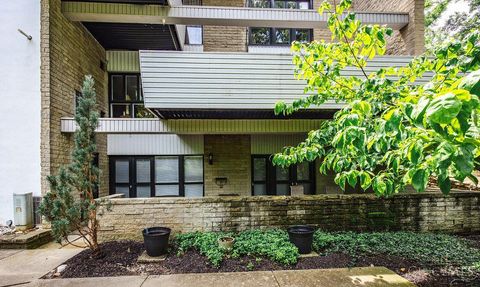 Photo of 399 W Galbraith Road #101, Cincinnati, OH 45215 (MLS # 1882125)