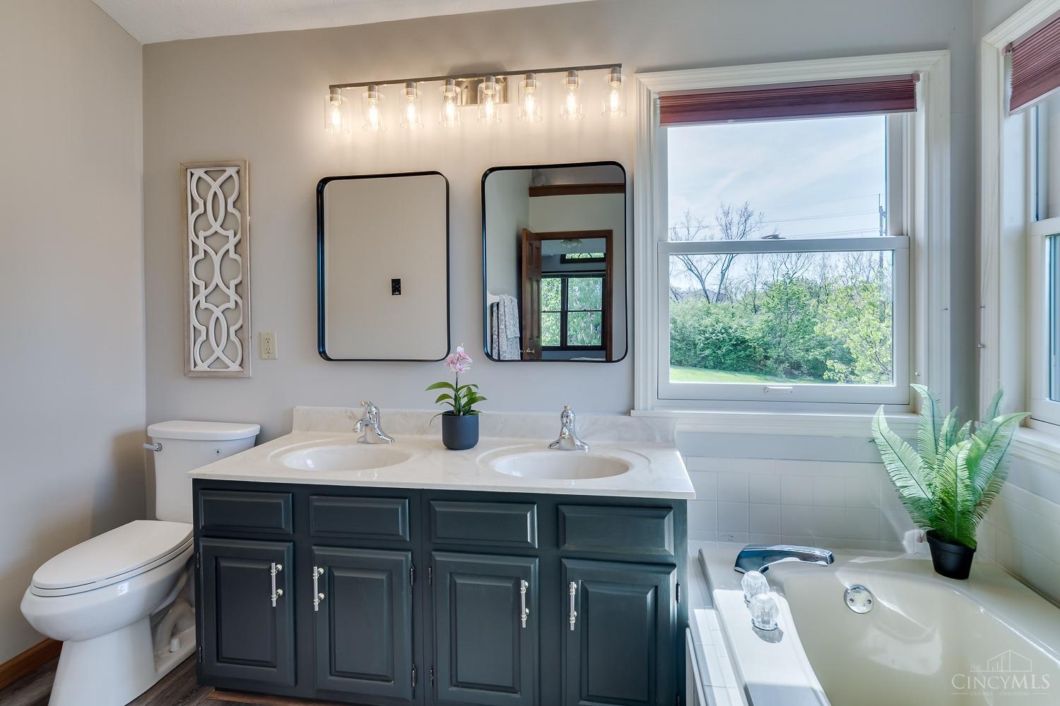 8275 Lindfield Dr Dr, West Chester, Ohio image 36