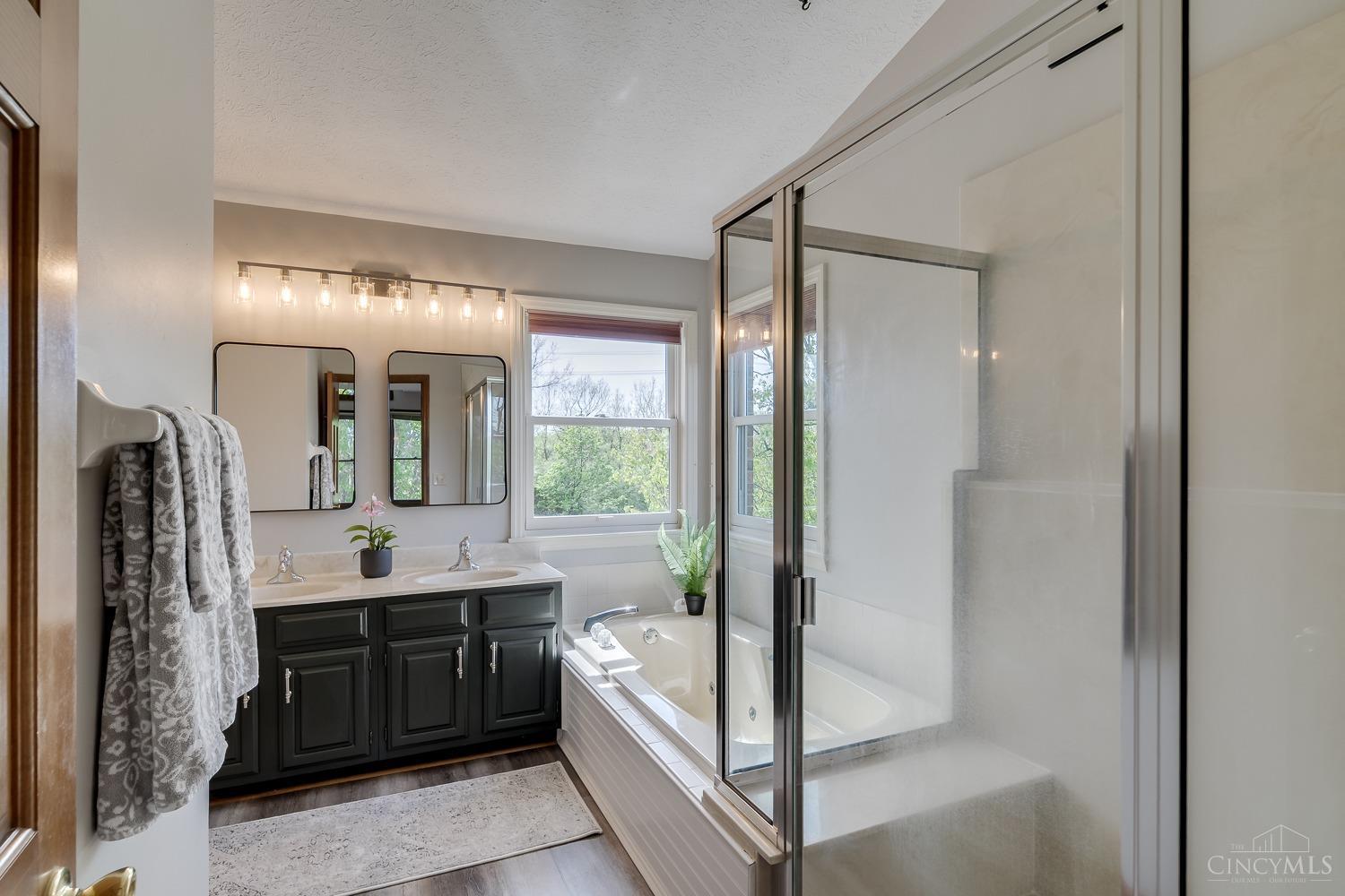 8275 Lindfield Dr Dr, West Chester, Ohio image 35
