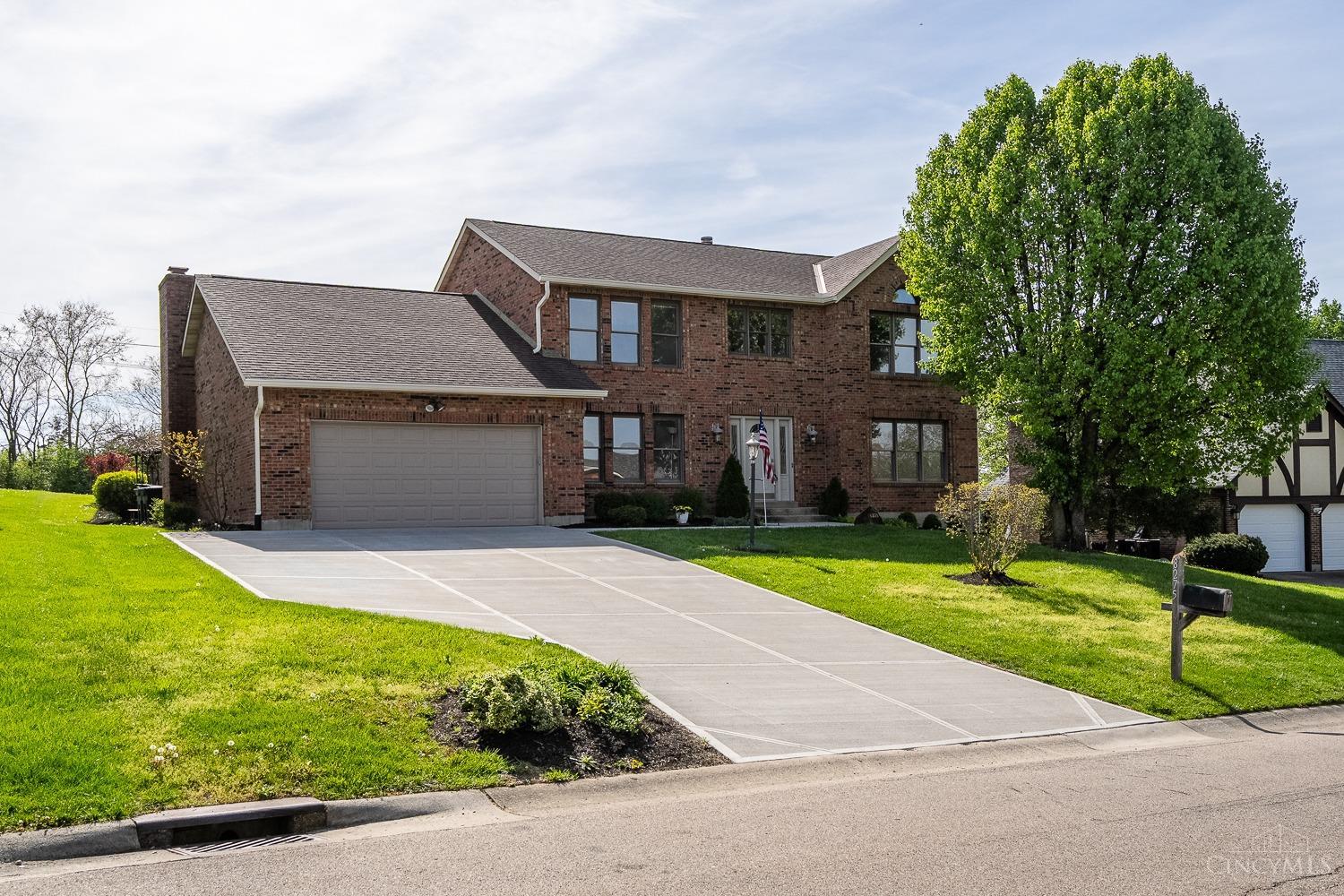 8275 Lindfield Dr Dr, West Chester, Ohio image 1