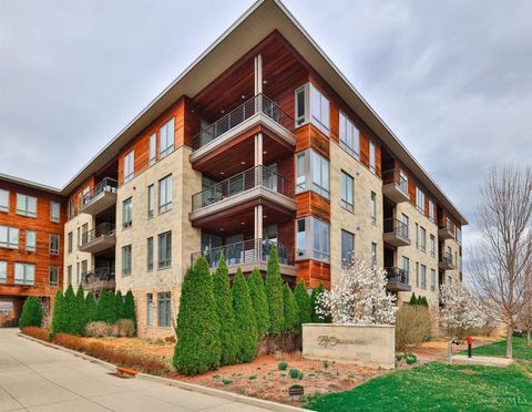 Photo of 2770 Observatory Avenue #102, Cincinnati, OH 45208 (MLS # 1840388)