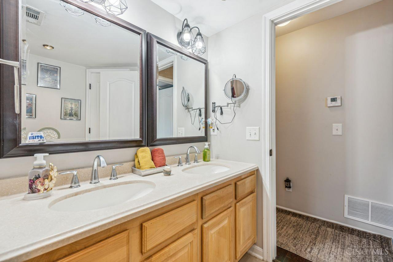 9948 Pointwood Way #17H, Sharonville, Ohio image 30