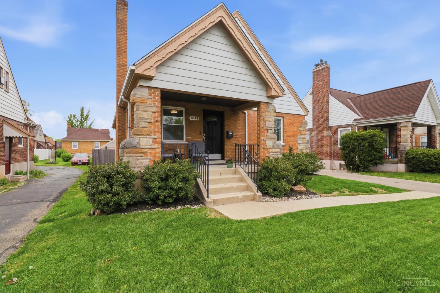 1844 Greenbriar Place