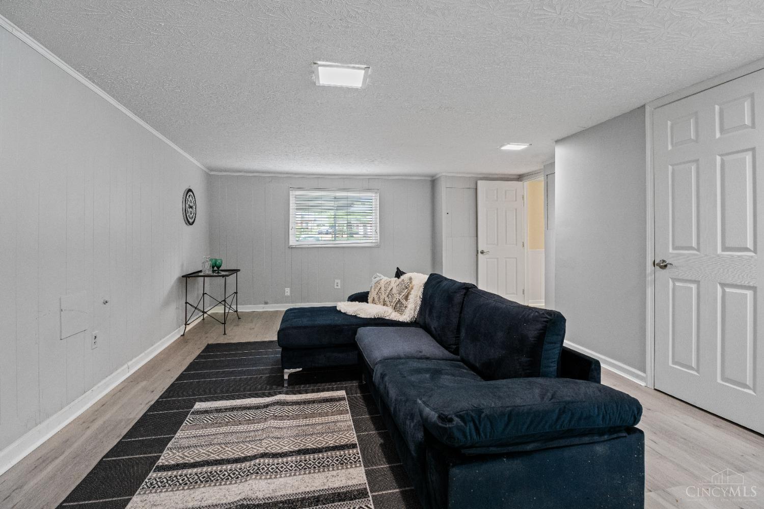 3927 Woodford Road, Cincinnati, Ohio image 11