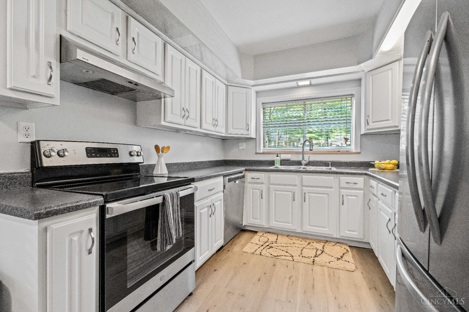3927 Woodford Road, Cincinnati, Ohio image 6