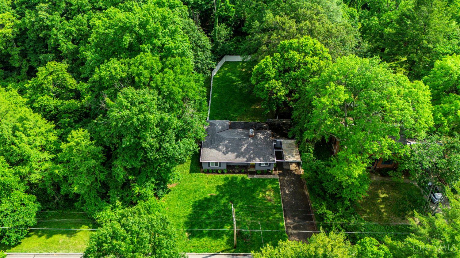 3927 Woodford Road, Cincinnati, Ohio image 24