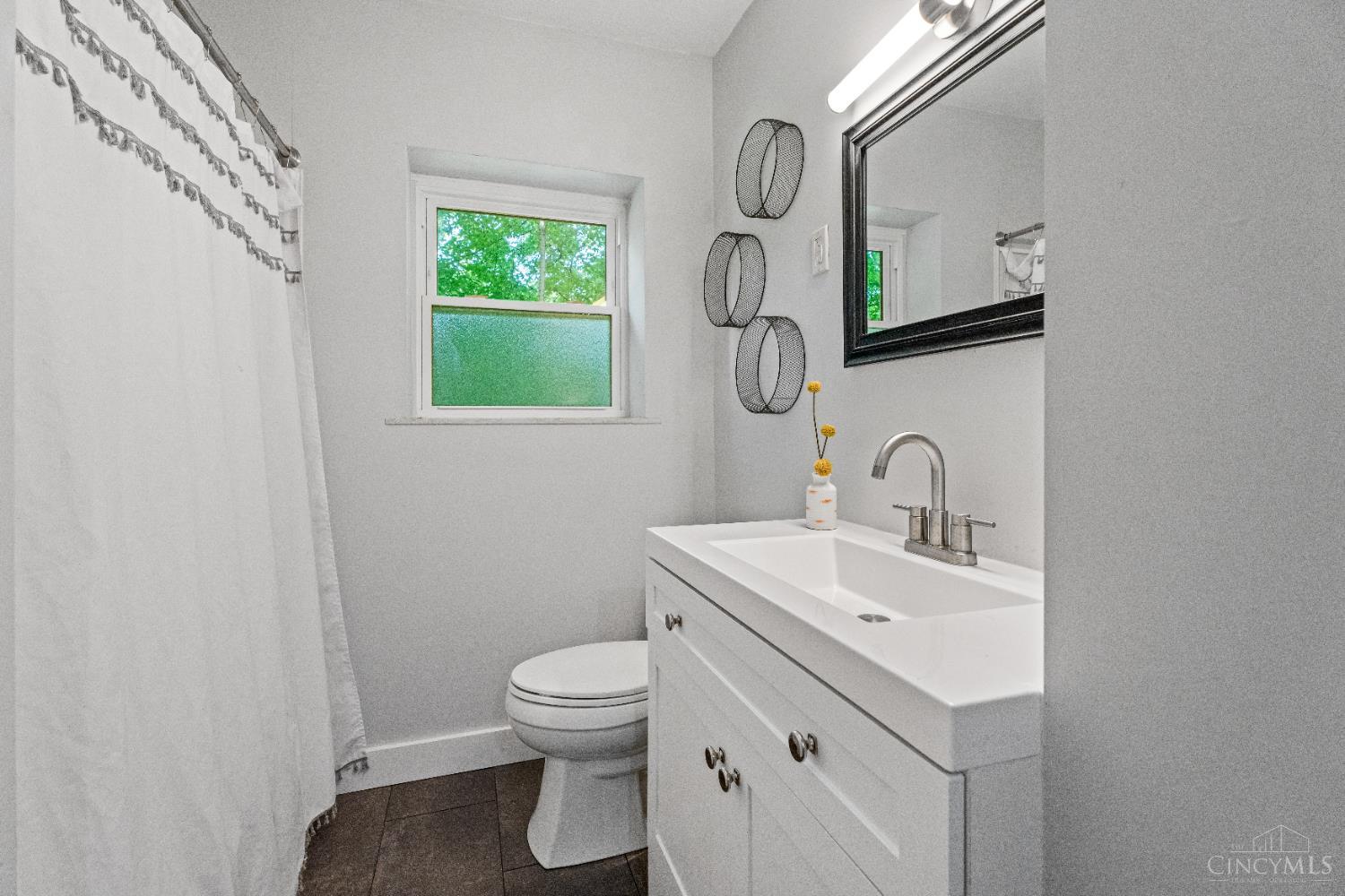 3927 Woodford Road, Cincinnati, Ohio image 19