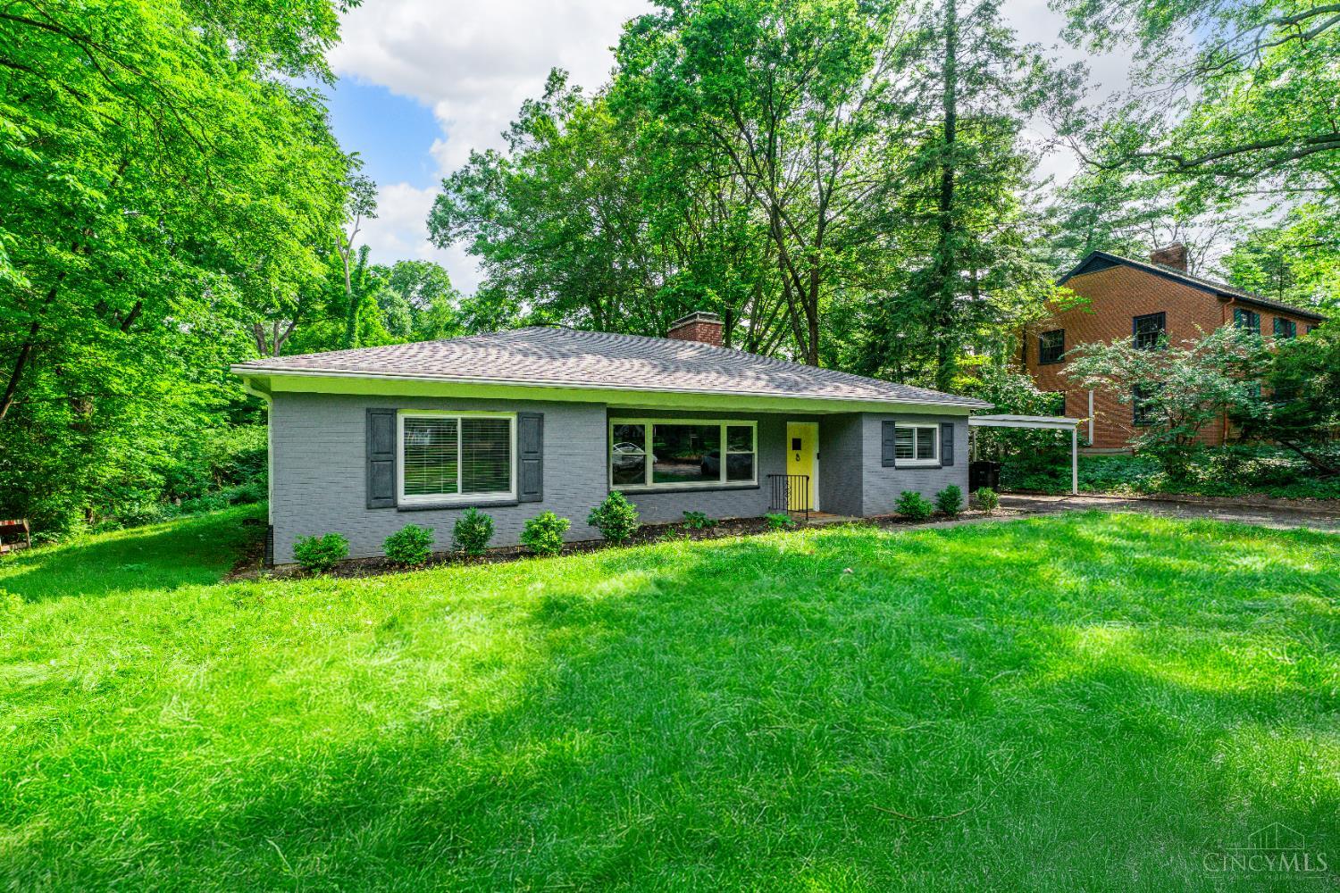 3927 Woodford Road, Cincinnati, Ohio image 2