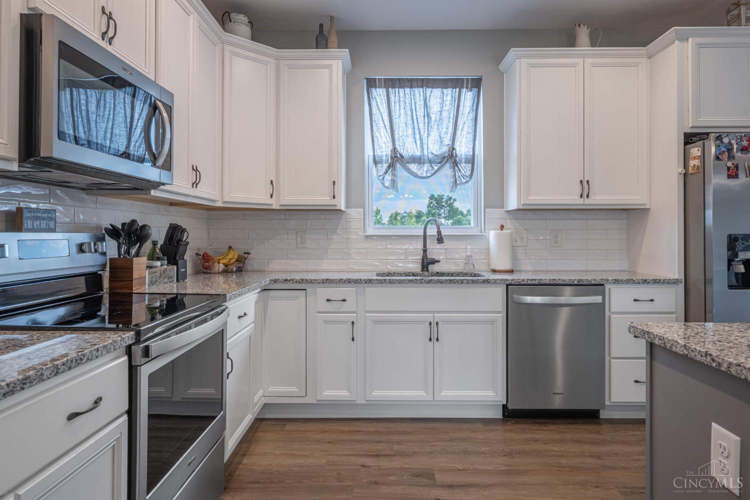 201 Oakridge Court