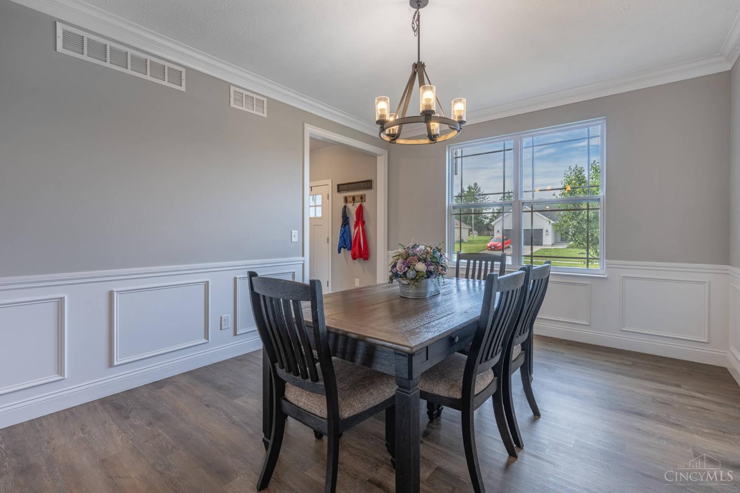 201 Oakridge Court