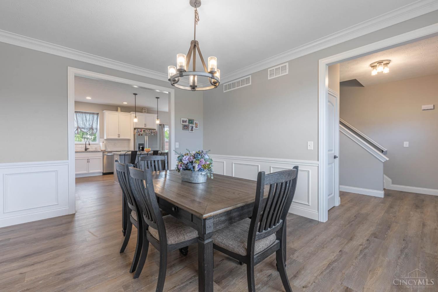 201 Oakridge Court
