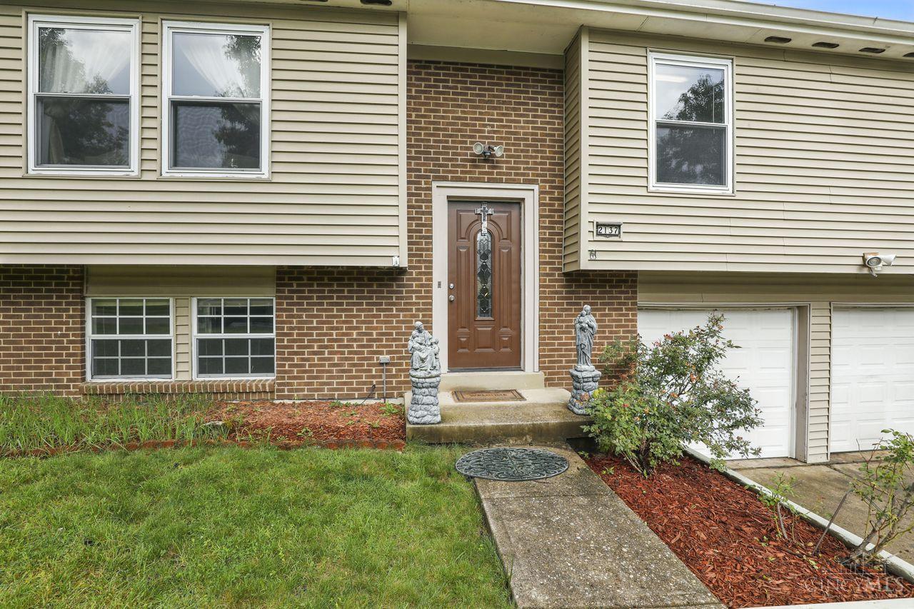 2137 Trailwood Drive, Cincinnati, Ohio image 2