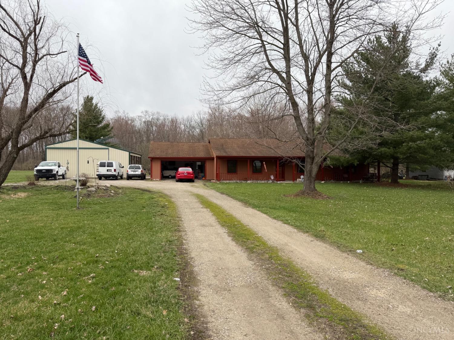 3823 Bramblebush Drive, Salem, Ohio image 2