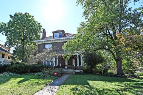 Photo of 179 Lafayette Circle, Cincinnati, OH 45220 (MLS # 1858176)