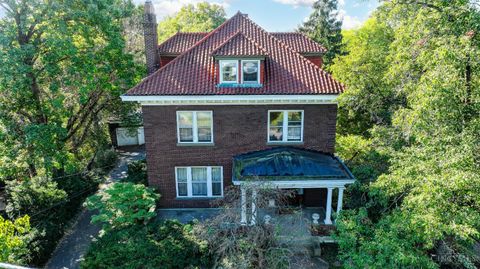 Photo of 179 Lafayette Circle, Cincinnati, OH 45220 (MLS # 1858176) Photo of 179 Lafayette Circle, Cincinnati, OH 45220 (MLS # 1858176)