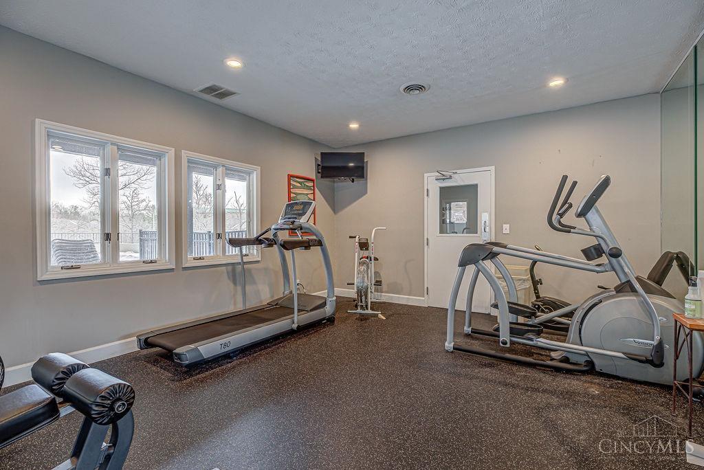 10555 Montgomery Road #19, Montgomery, Ohio image 32