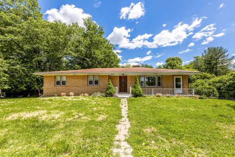 Photo of 702 Bauer Avenue, Batavia, OH 45103 (MLS # 1879401)