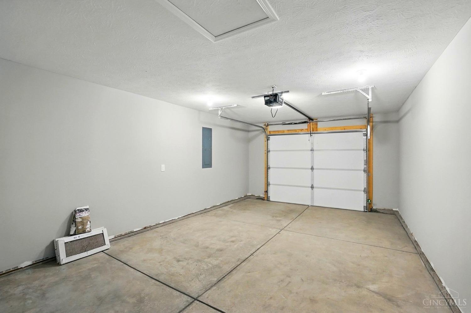 2061 Pine Forest Drive, Miamisburg, Ohio image 25