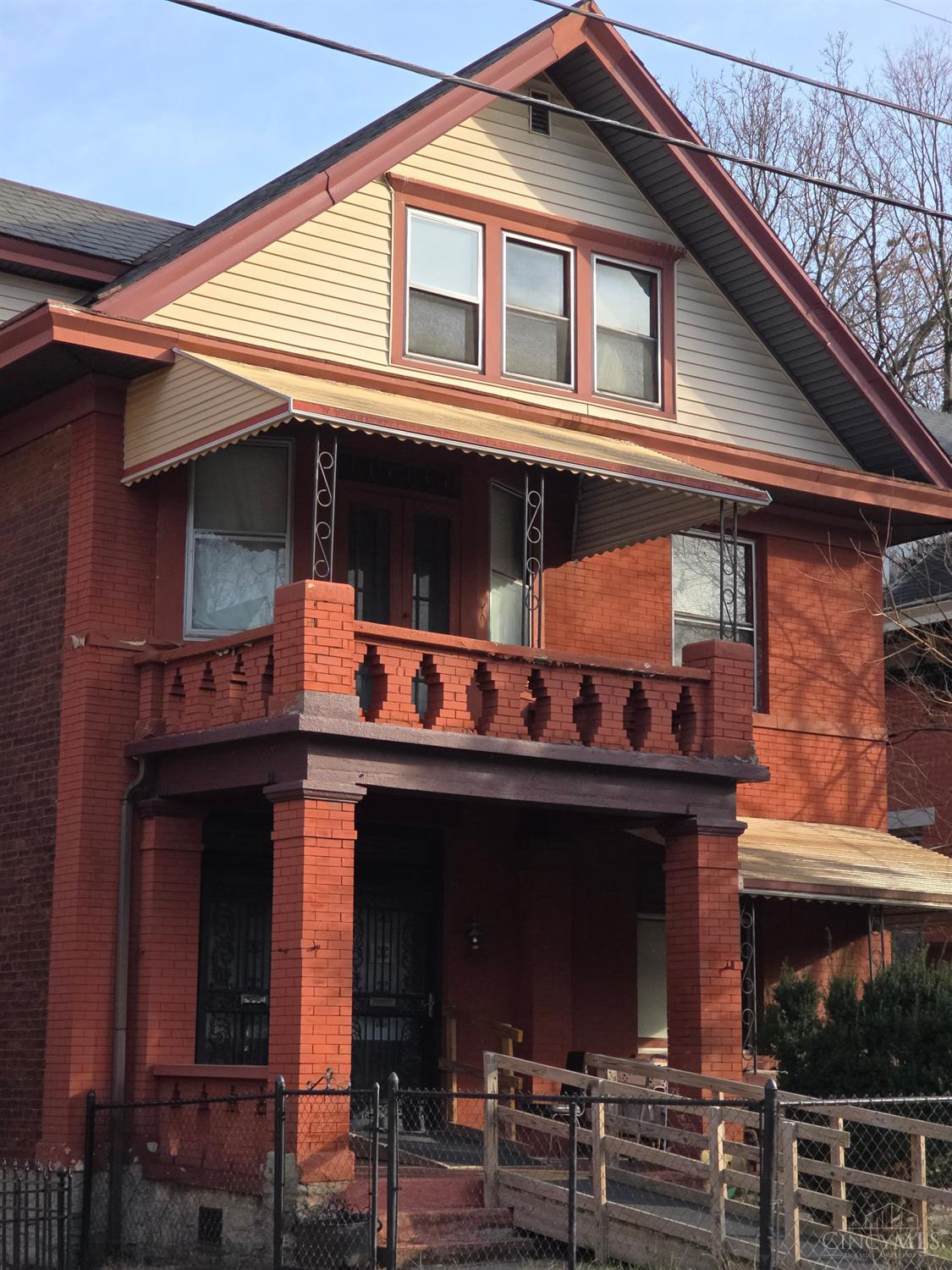 2228 Maplewood Avenue