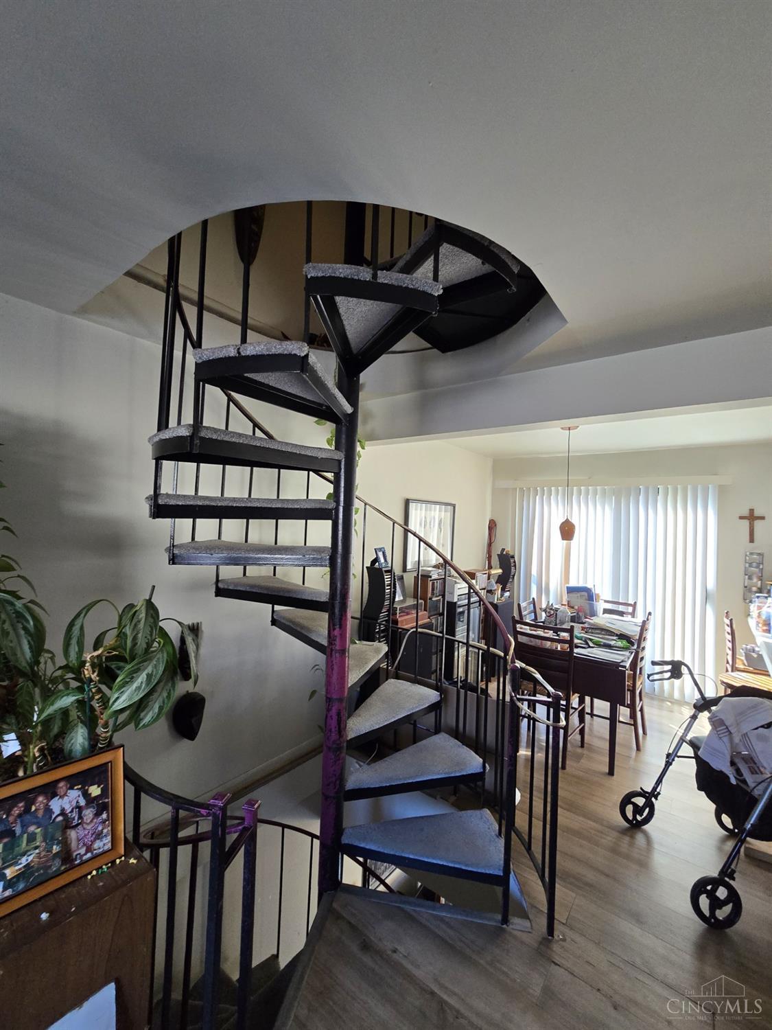 2410 Grandview Avenue