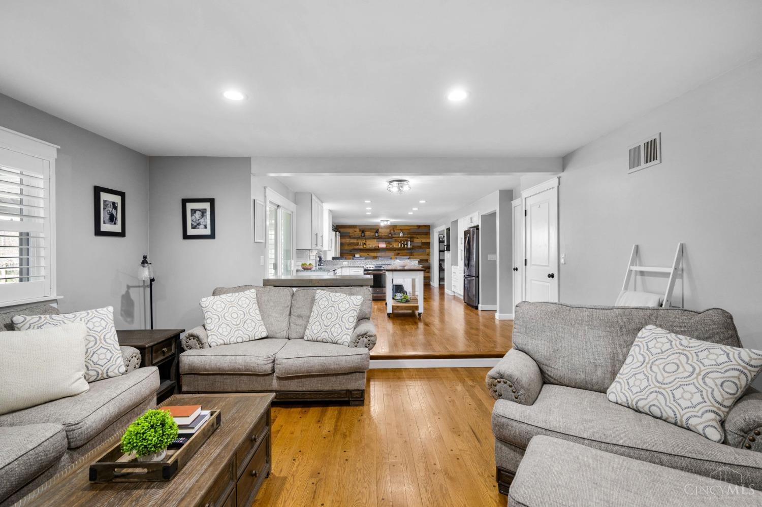 10713 Wellerwoods Drive, Montgomery, Ohio image 10