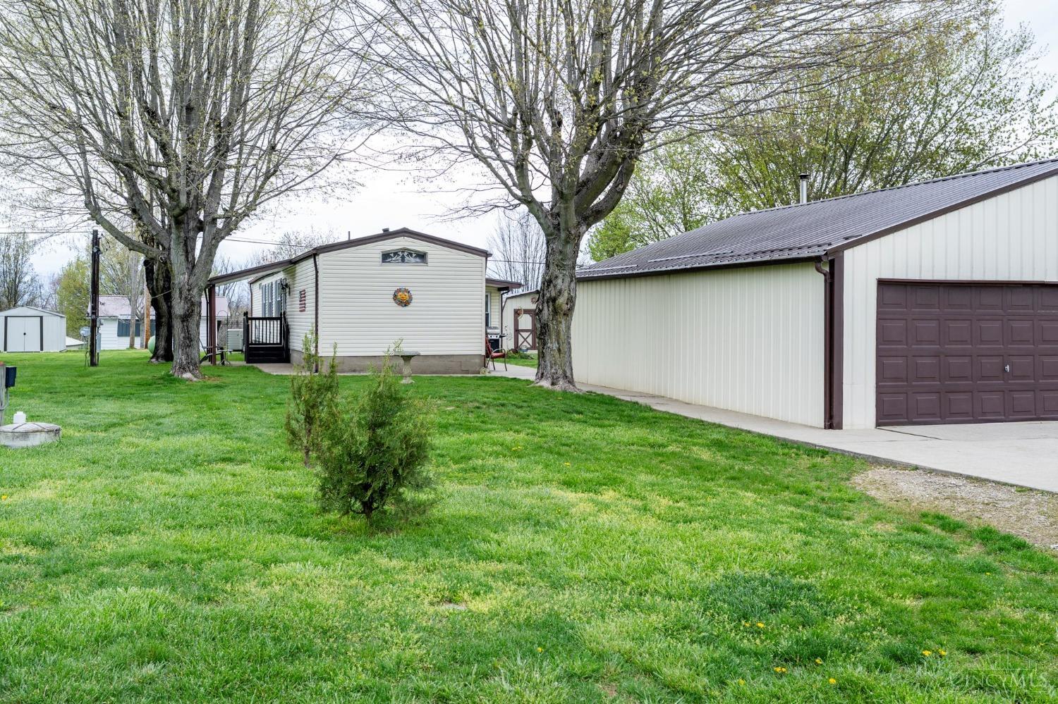 6651 Wizard Of Oz Way, Paint Twp, Ohio image 31