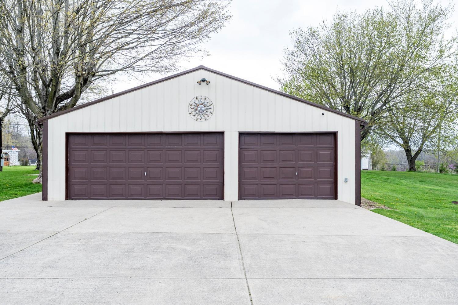 6651 Wizard Of Oz Way, Paint Twp, Ohio image 25