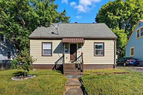 Photo of 512 E Epworth Avenue, Cincinnati, OH 45232 (MLS # 1856620)