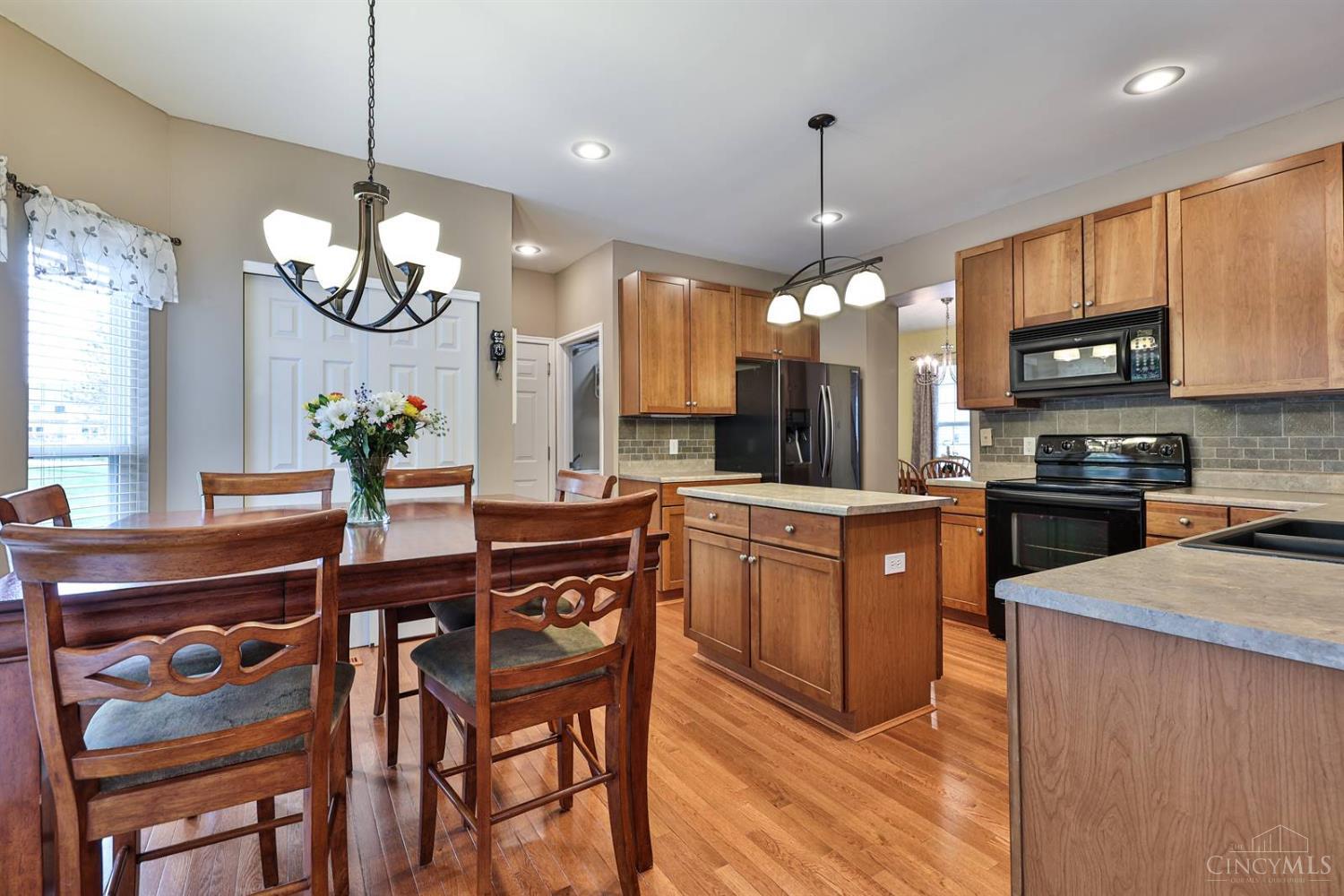 587 Laurelwood Drive, Cleves, Ohio image 16