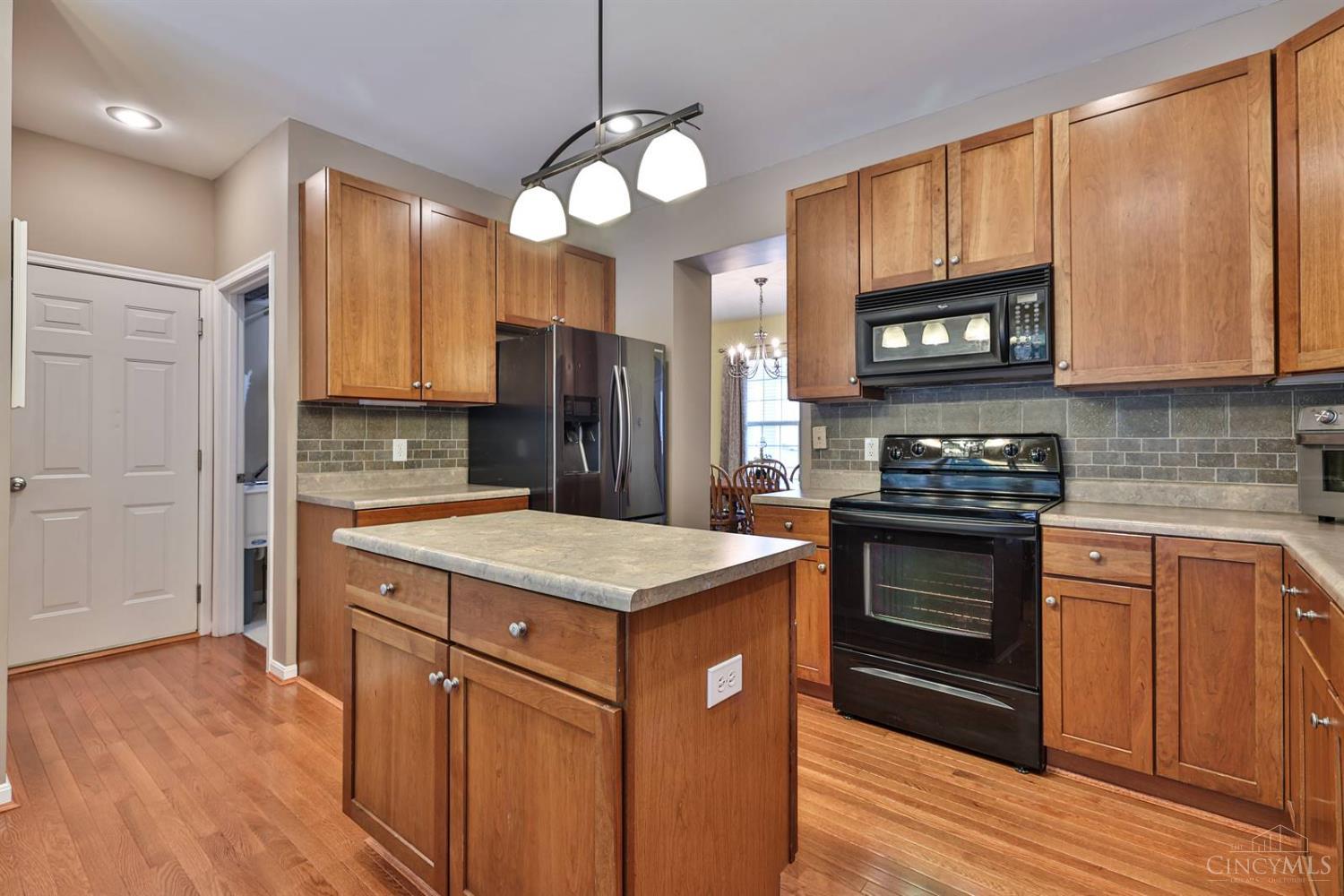 587 Laurelwood Drive, Cleves, Ohio image 17