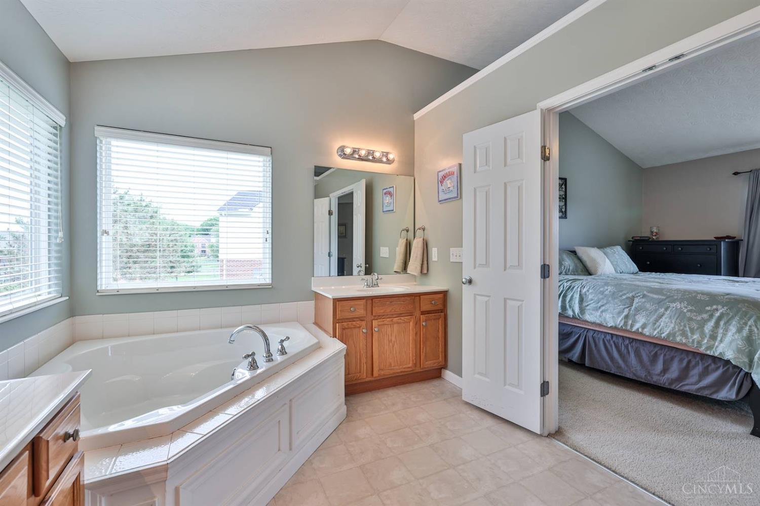 587 Laurelwood Drive, Cleves, Ohio image 38