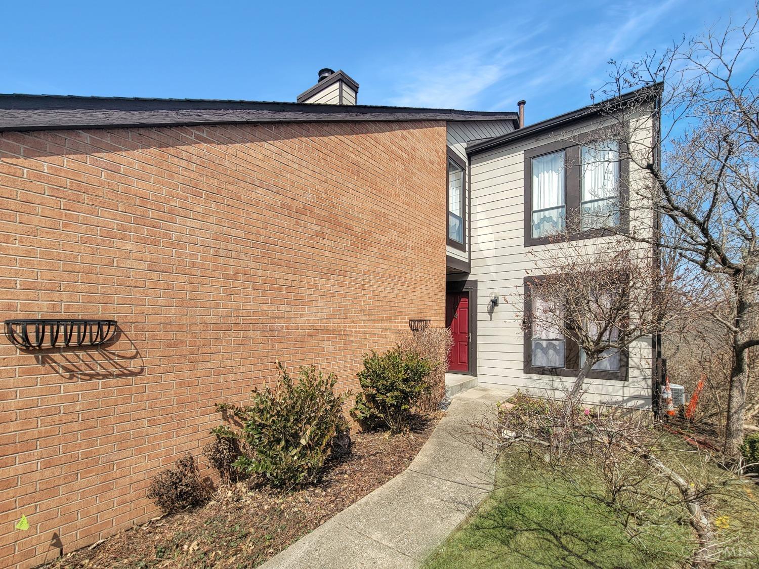2256 Clough Ridge Drive, Anderson Twp, Ohio image 2