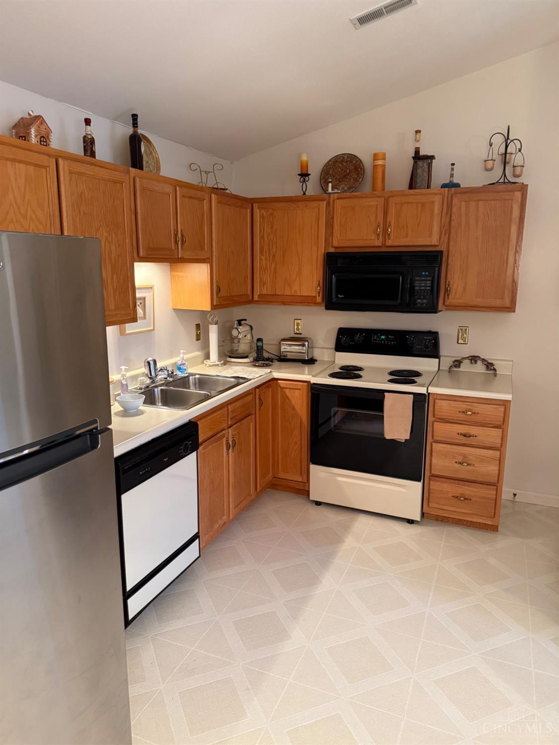 3304 Emerald Lakes Drive #13, Green Township, Ohio image 9