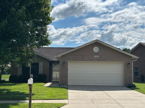 Homes For Sale - 1260 Autumn Walk Walk<br/> Hamilton, OH 45013