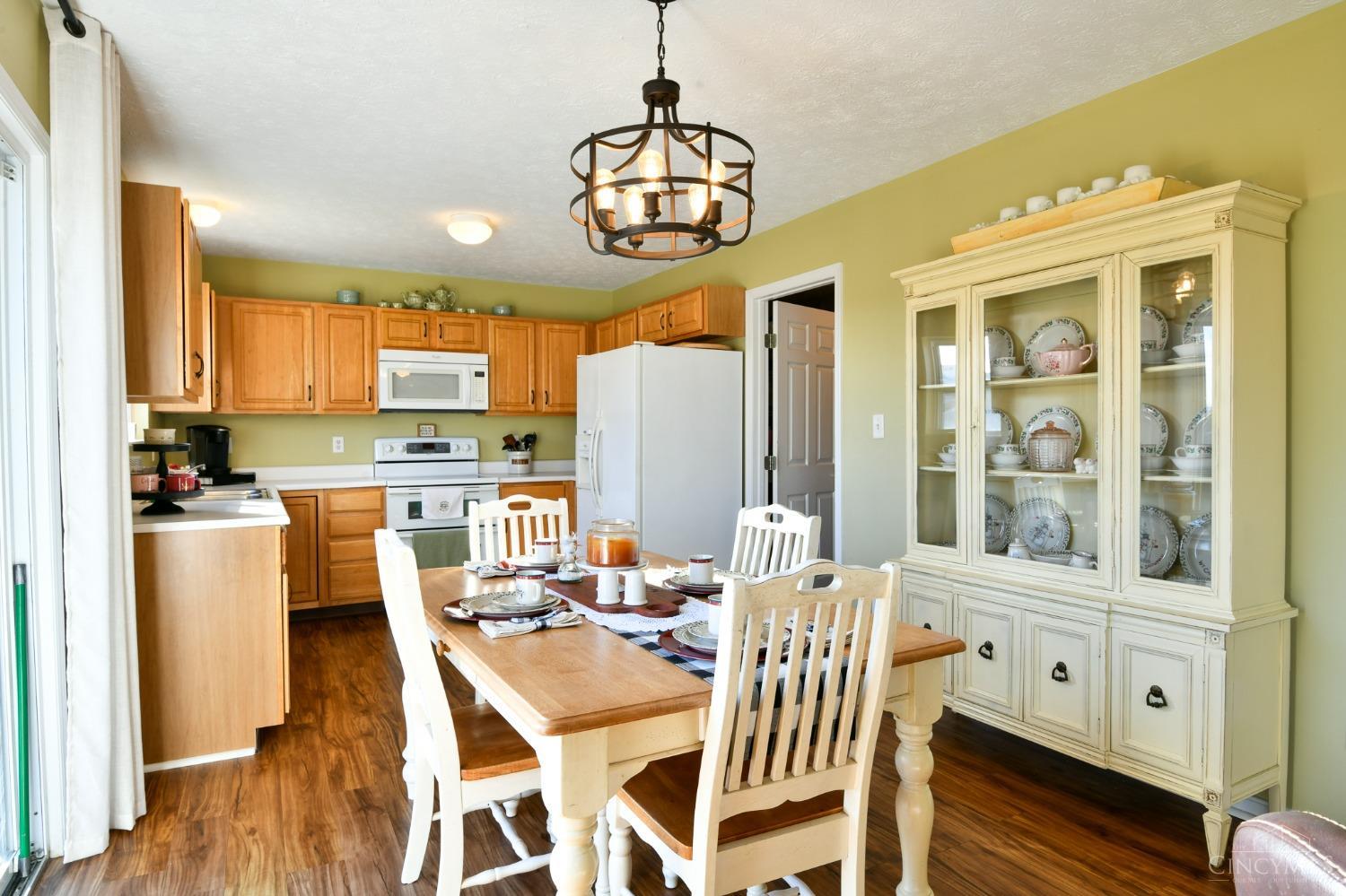 Middletown, Ohio 45042, United States, 3 Bedrooms Bedrooms, ,3 BathroomsBathrooms,Residential,Pending,25685