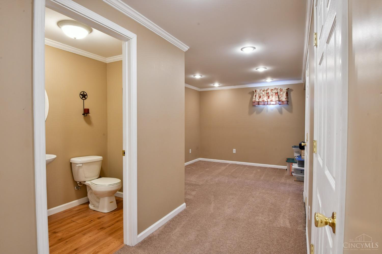 Middletown, Ohio 45042, United States, 3 Bedrooms Bedrooms, ,3 BathroomsBathrooms,Residential,Pending,25685