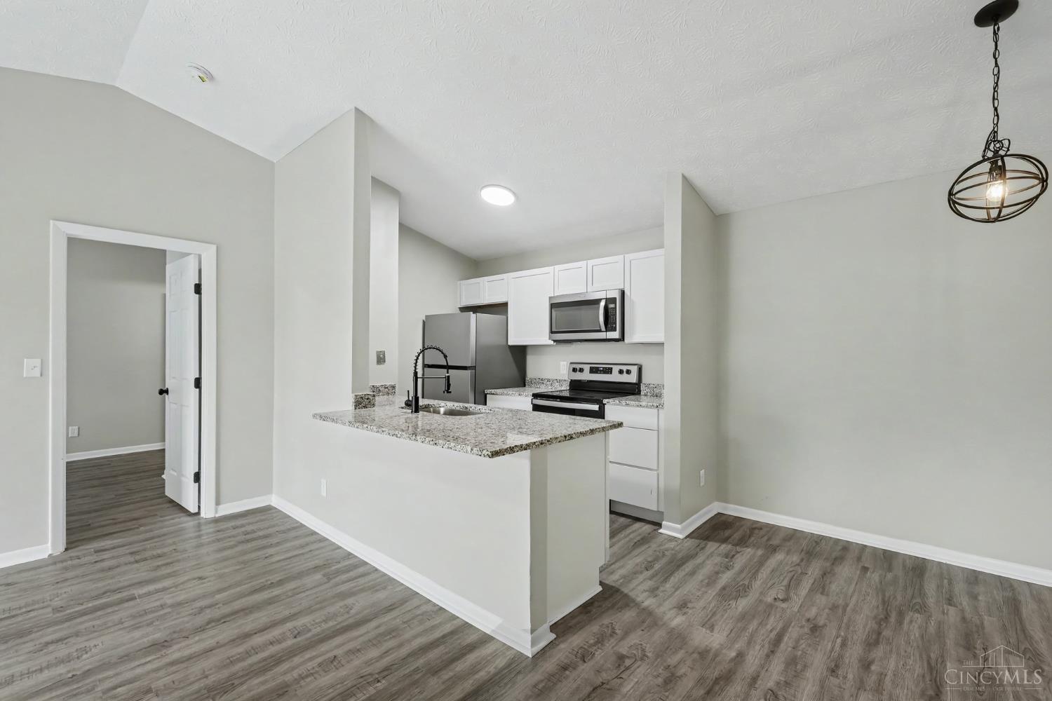 5985 Meadow Creek Drive 9