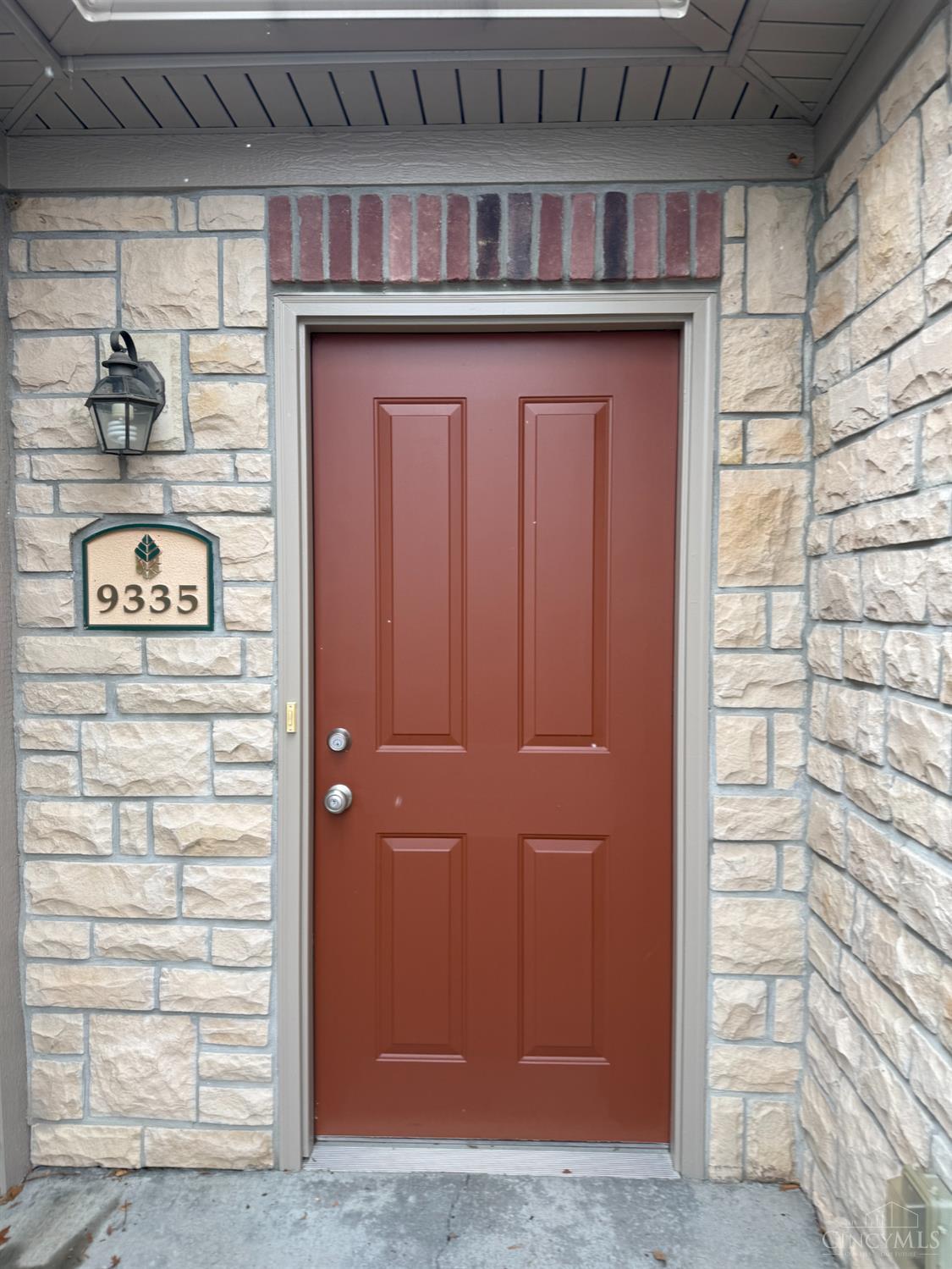 9335 Elizabeth Lane