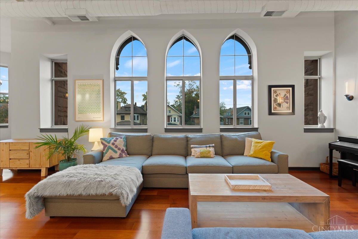 2700 Ashland Avenue 31-32